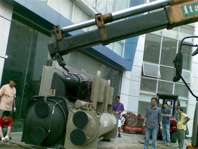 贵定县随车吊和汽车吊的核心区别是什么？哪种更省钱？