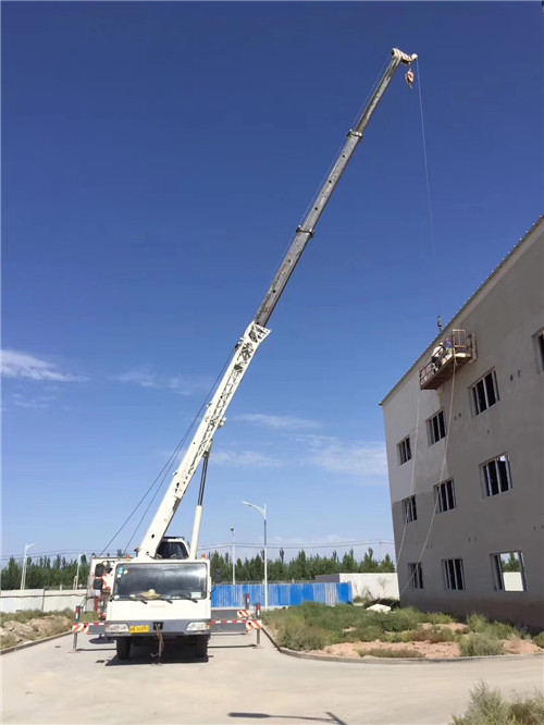 贵定县“轻装强干”—— 吊车的 “轻量化臂架” 技术